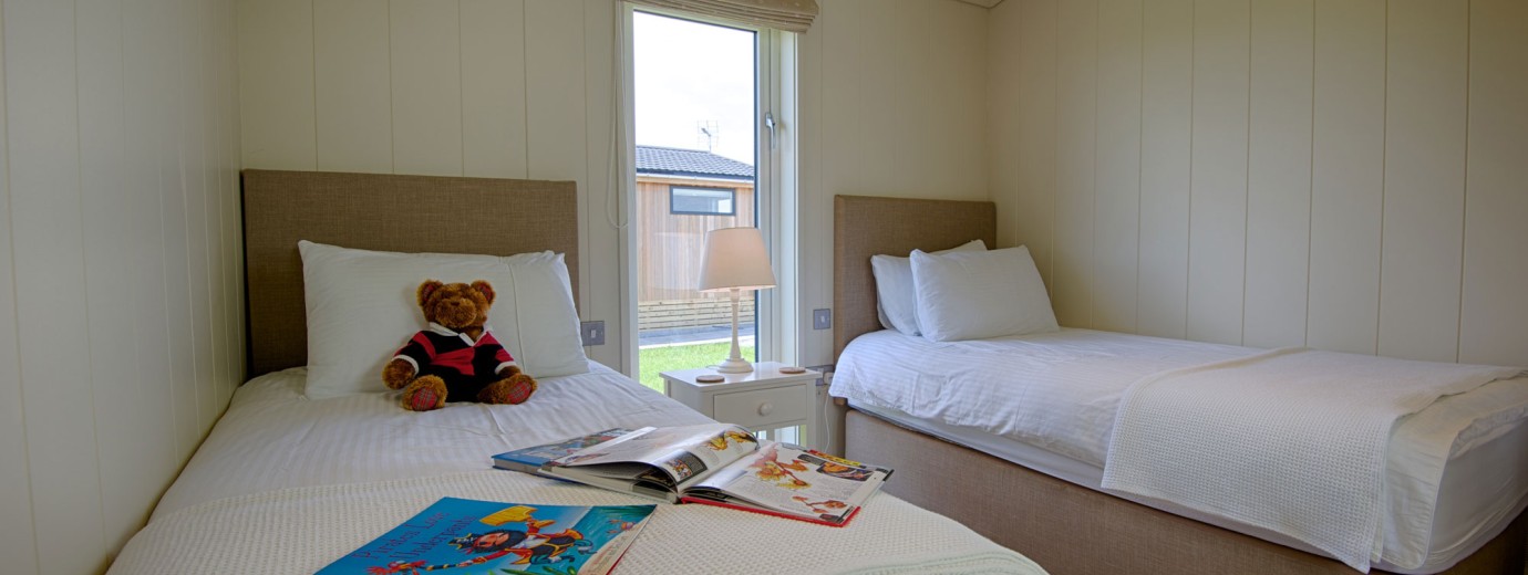 Barley Lodge twin bedroom