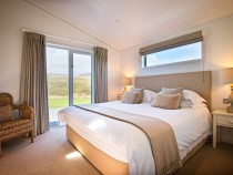 Barley Lodge super king master bedroom